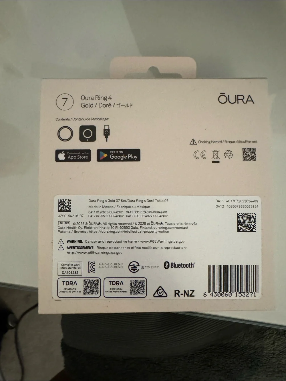 BRAND NEW Oura Ring 4 Gold Smart Ring